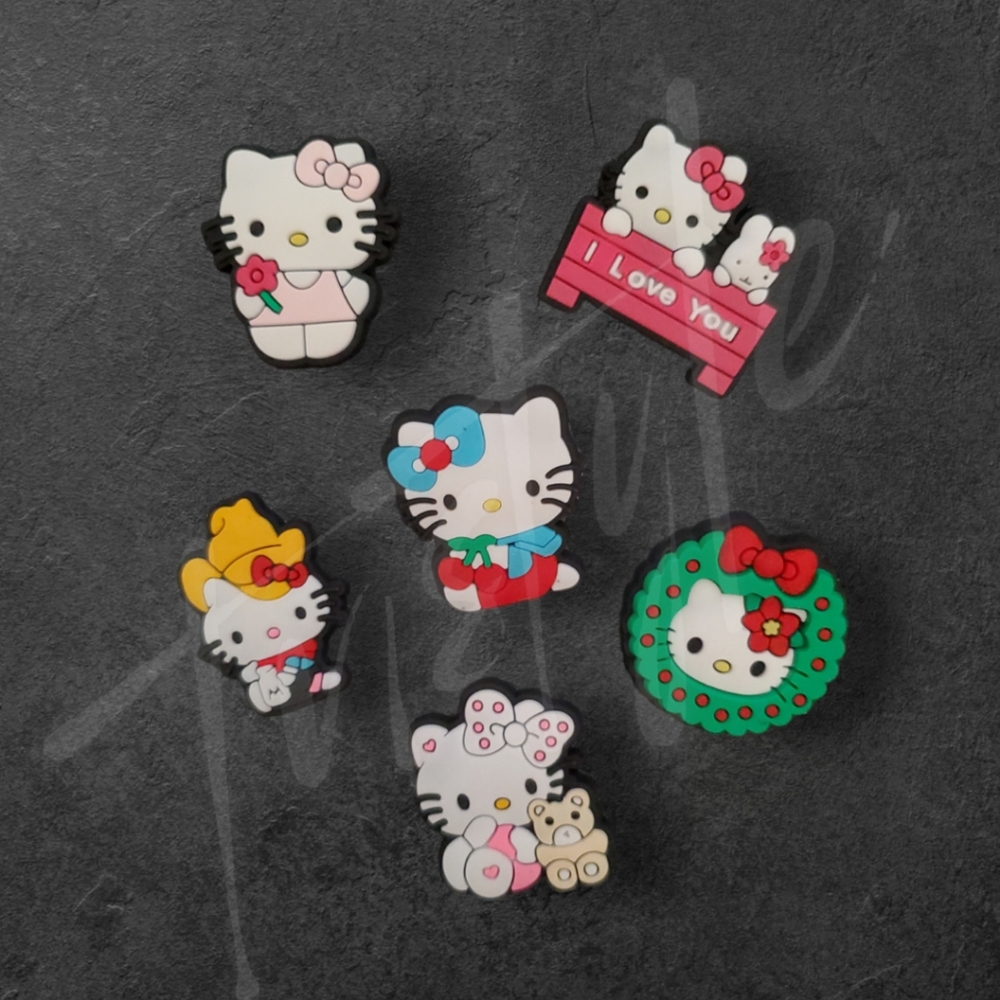 ⭐️3/$20⭐️ 6 Hello Kitty Shoe Charms